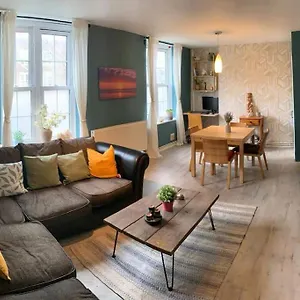  Apartment Creekside
